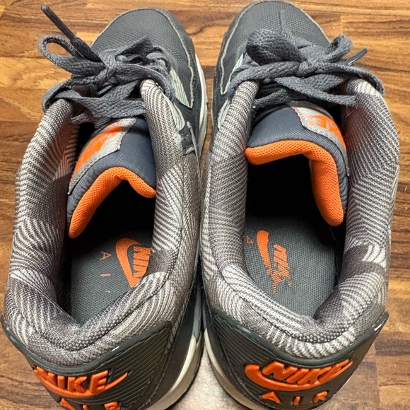 Nike Air Max 90 Men's Black and Gray Sneakers - Picture 5 of 10